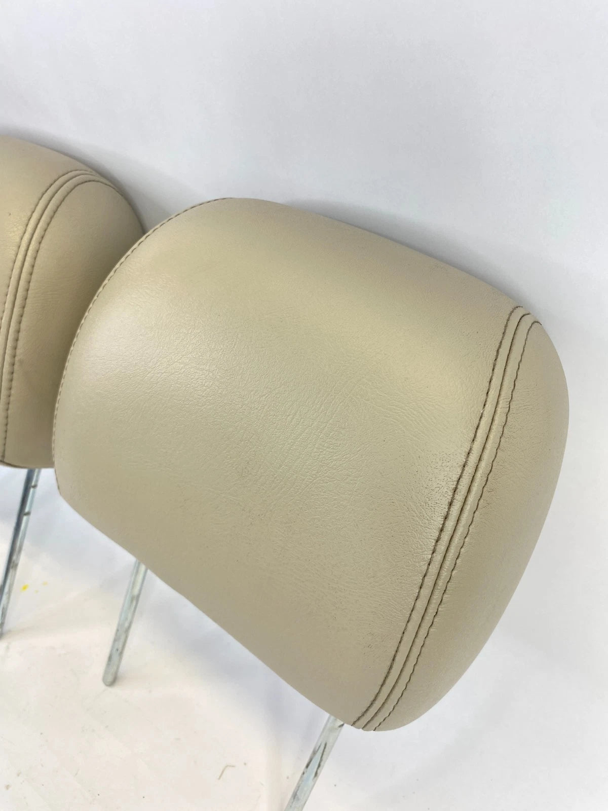2003-2006 CHEVROLET TAHOE FRONT LEFT & RIGHT SEAT HEADREST HEAD REST PAIR SET