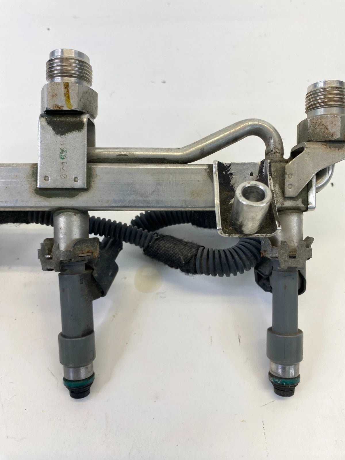 07 08 09 10 11 SAAB 9-3 93 ENGINE FUEL INJECTOR INJECTION RAIL 55556681 OEM