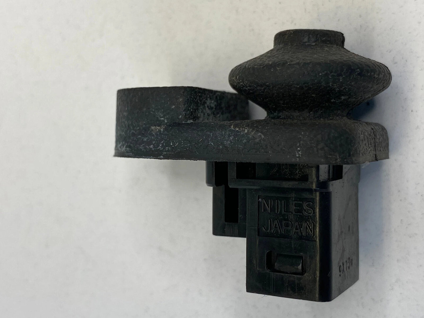 08-11 NISSAN ROGUE 07-12 VERSA FRONT LEFT DOOR COURTESY LIGHT AJAR JAMB SWITCH
