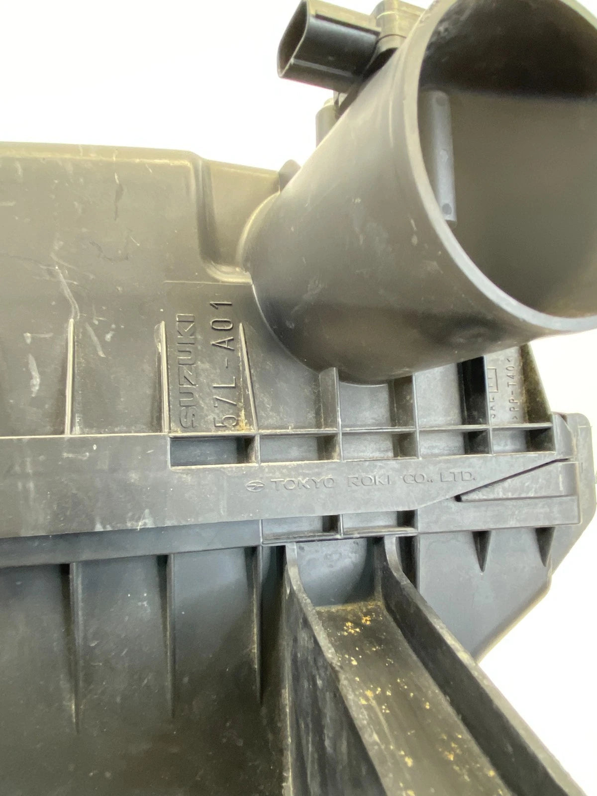 2010-2013 SUZUKI KIZASHI 2.4L 16V AIR INTAKE FILTER BOX ASSEMBLY 13700-57L00 OEM