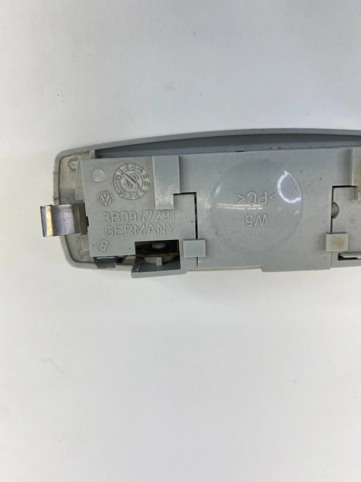 98-10 VOLKSWAGEN BEETLE INTERIOR INNER REAR DOME MAP LIGHT LAMP 3B0947291 OEM
