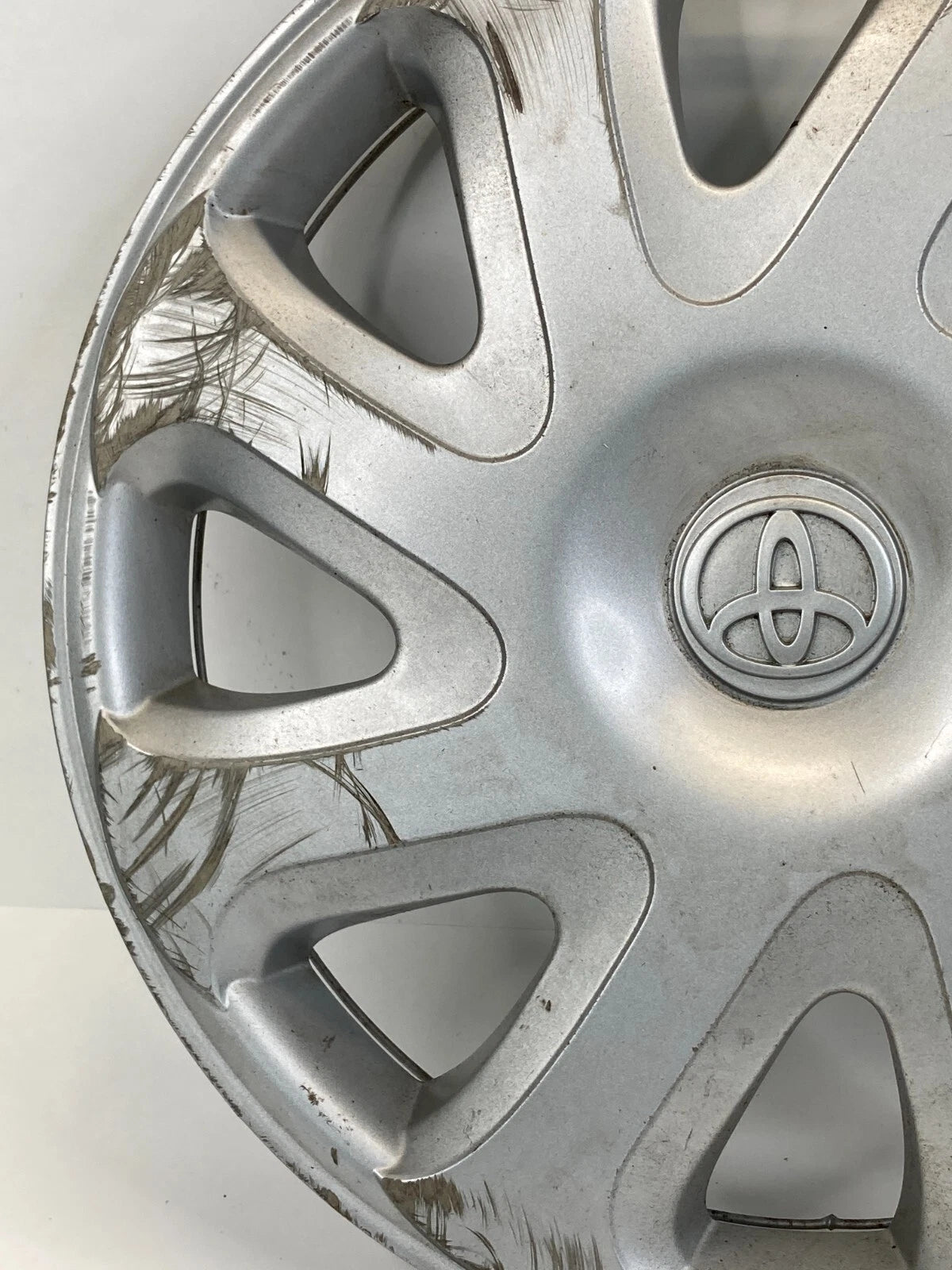 2000 2001 2002 TOYOTA COROLLA RIM WHEEL CENTER CAP HUBCAP HUB CAP 42621AB030 OEM
