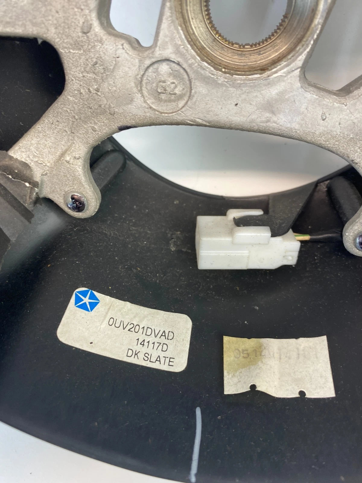 05-10 CHRYSLER 300 FRONT LEFT DRIVER STEERING WHEEL ASSY 0UV201DVAD OEM