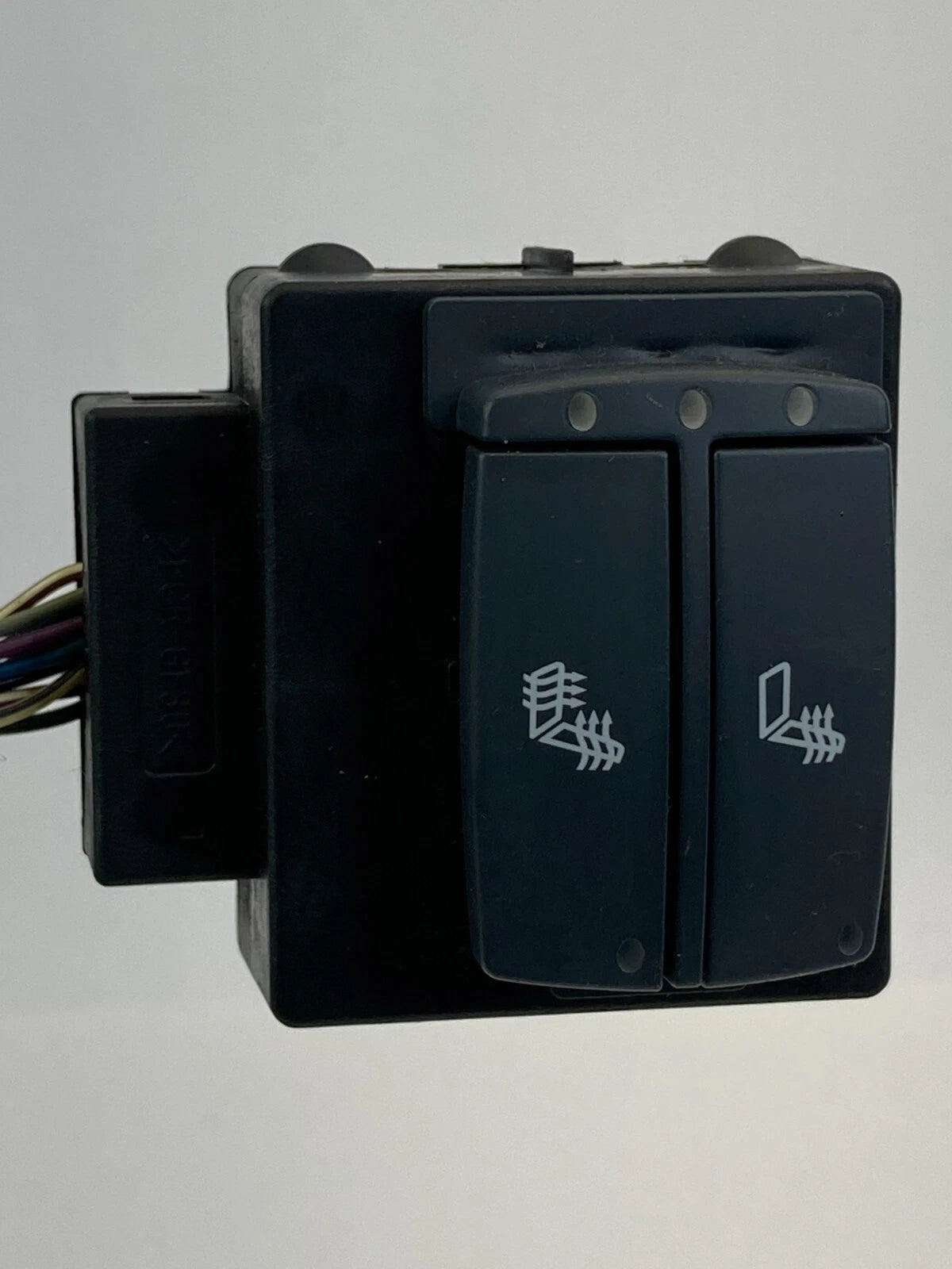 2006-2011 CADILLAC DTS SEDAN REAR RIGHT SIDE SEAT HEATER SWITCH 15210760 OEM