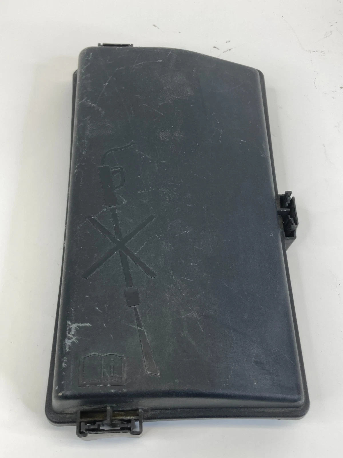 2011-2014 CHEVROLET CRUZE 1.4L ENGINE FUSE BOX RELAY COVER CAP 812461952