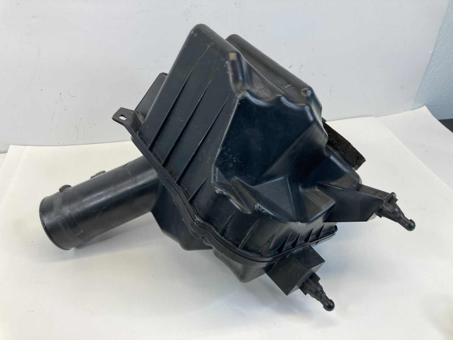 2008-2010 Infiniti G37 Front Left Air Intake Cleaner Box Filter Assembly OEM