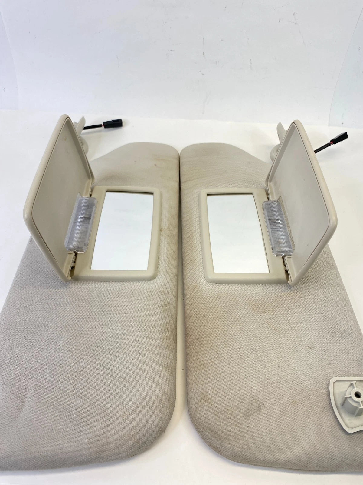 05-07 CHRYSLER 300 DODGE MAGNUM LEFT & RIGHT SUNVISOR SUN VISOR PAIR SET OEM