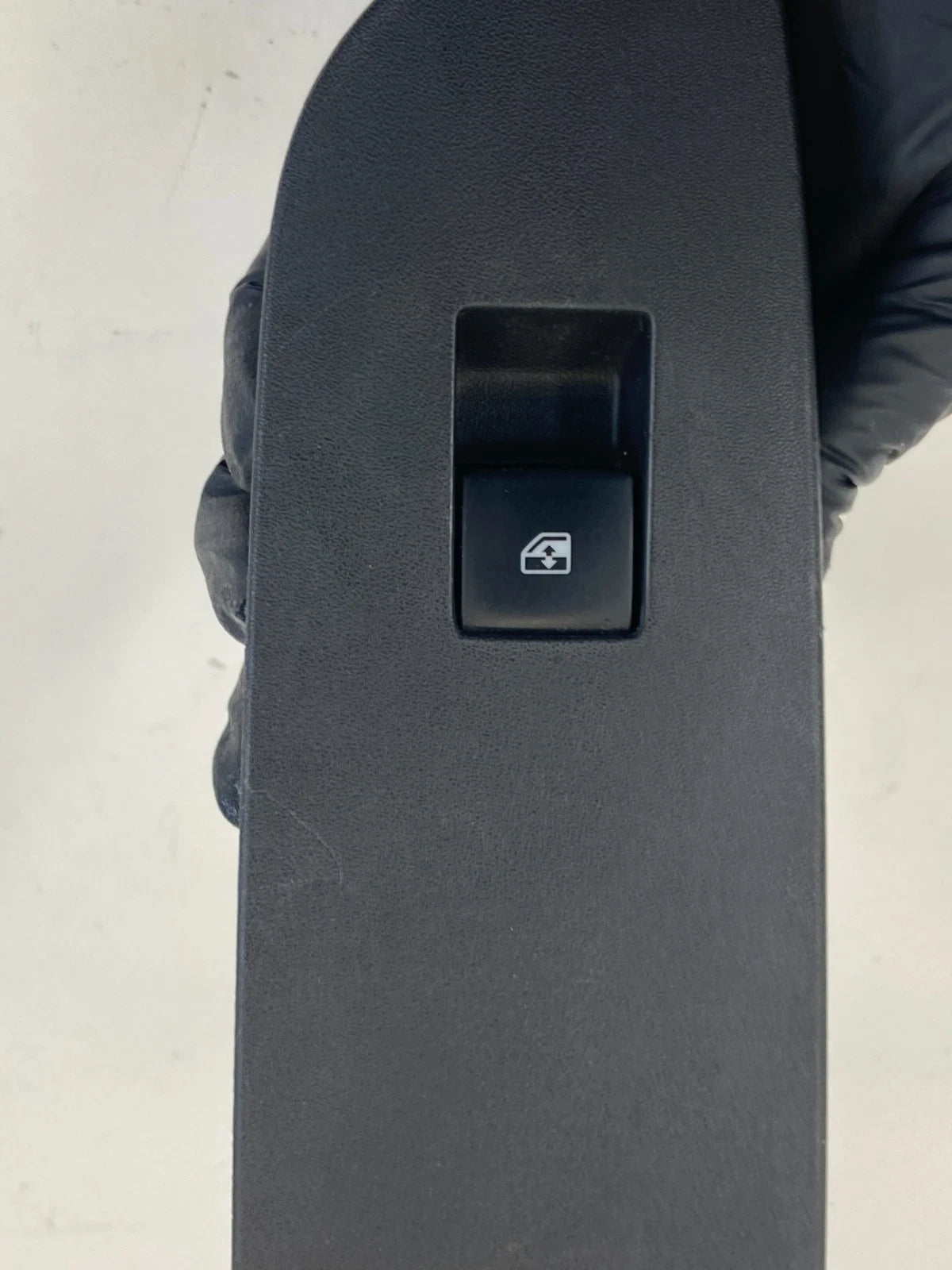 2010-2017 GMC TERRAIN FRONT RIGHT DOOR POWER WINDOW SWITCH W/ BEZEL 25946839
