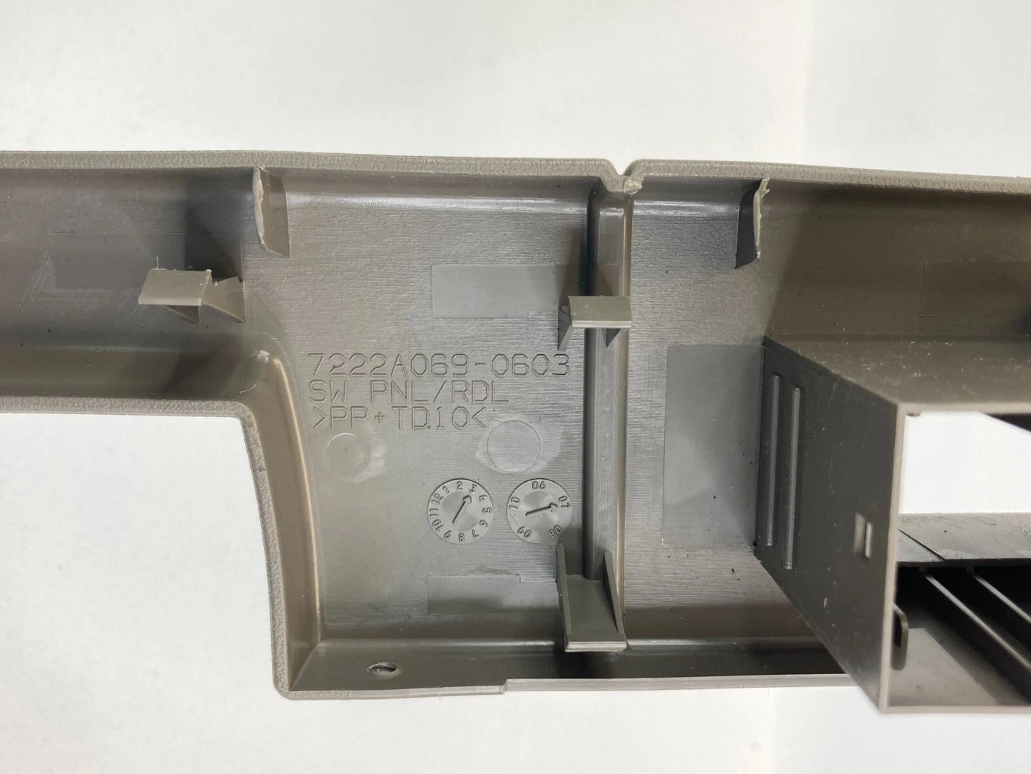 07-11 MITSUBISHI ENDEAVOR REAR LEFT SIDE DOOR WINDOW SWITCH BEZEL 7222A069-0603