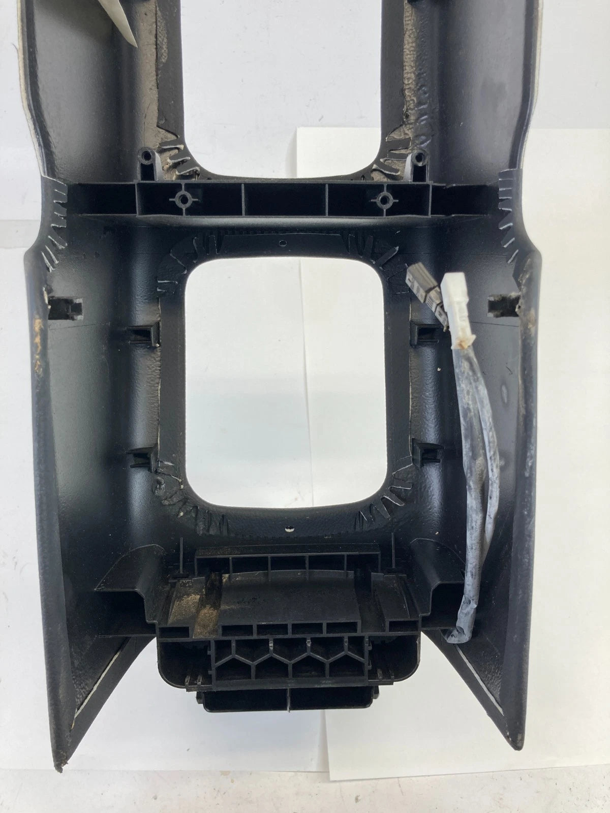 06-11 MERCEDES-BENZ CLS500 CLS550 REAR CENTER CONSOLE TRIM BEZEL W/AIR VENTS OEM