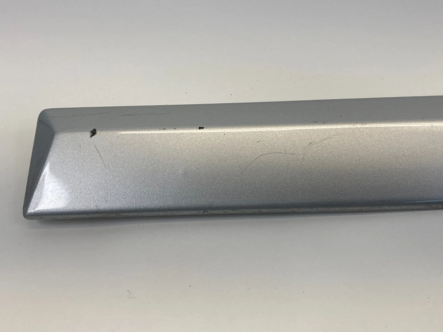 2004-2011 VOLVO S40 SEDAN EXTERIOR REAR LEFT DOOR MOLDING TRIM BEZEL 39987038