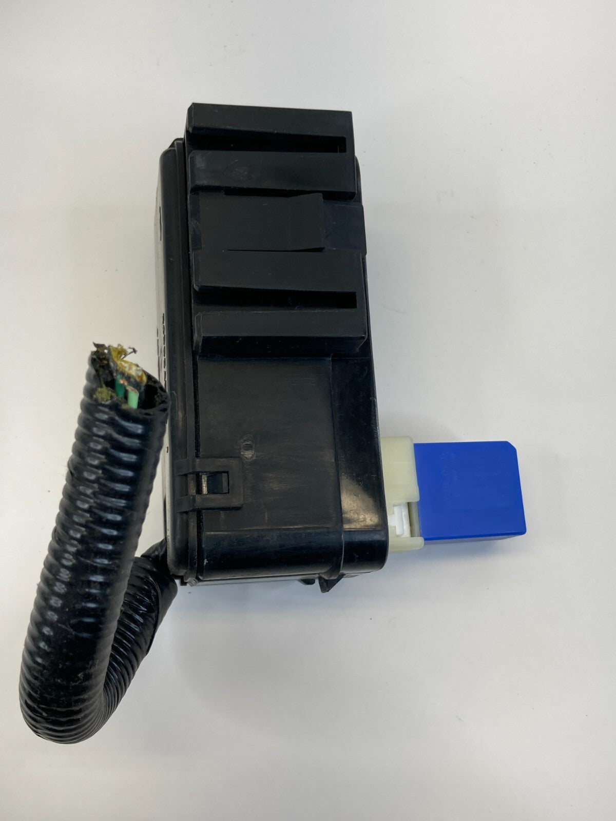 2003-2008 Infiniti FX35 3.5L Small Fuse Relay Box Compartment OEM
