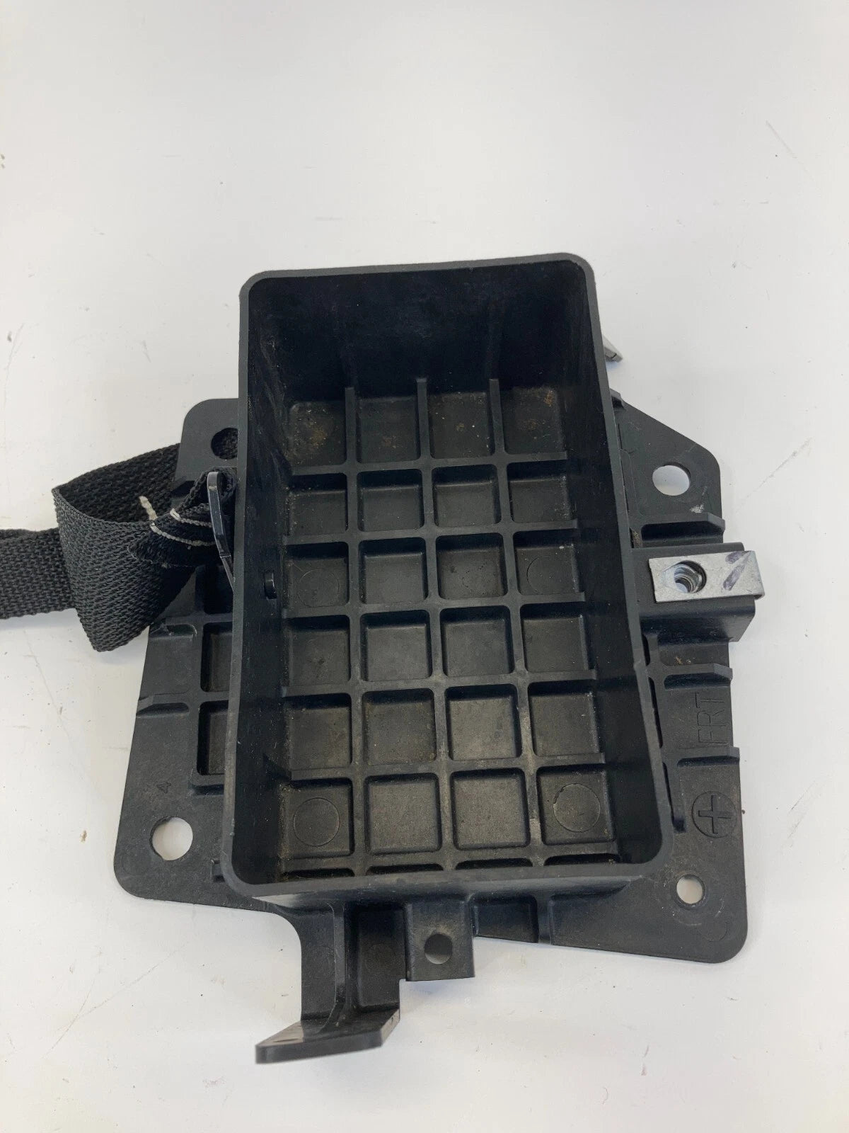 2014 2015 CHEVROLET MALIBU FUSE BLOCK SUPPORT BRACKET FRONT OEM FACTORY 23445180
