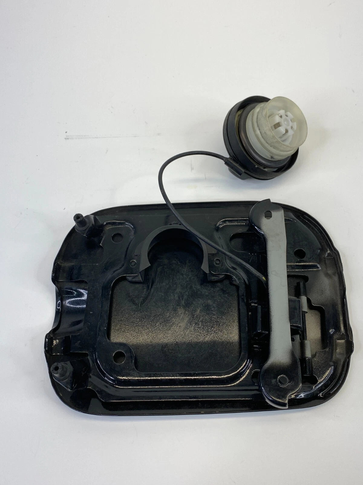 2014 2015 NISSAN ROGUE SELECT FUEL FILLER GAS DOOR LID COVER ASSY W/ CAP OEM