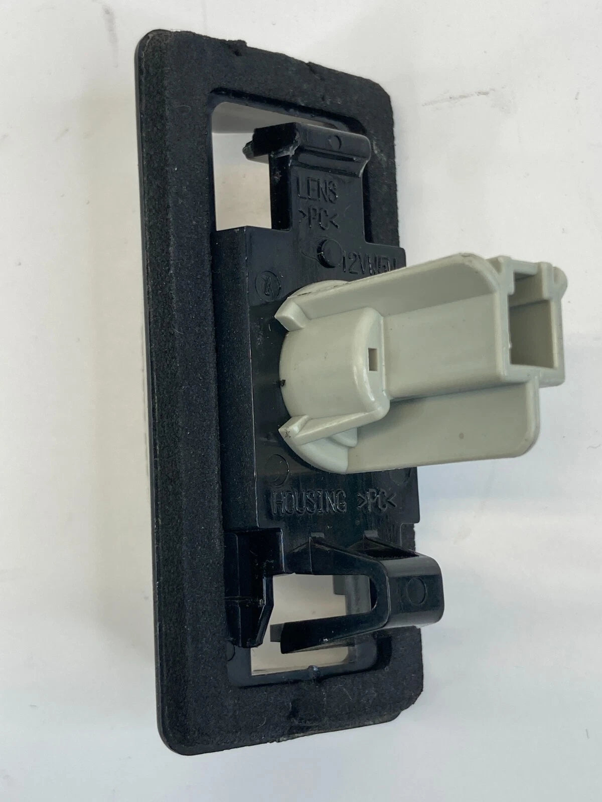2014-2015 NISSAN ROGUE SELECTED REAR TRUNK LICENSE PLATE LIGHT LAMP ASSEMBLY OEM
