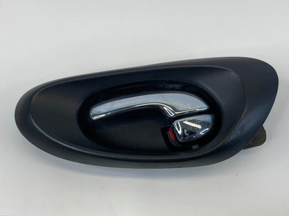 2002-2009 CHEVROLET TRAILBLAZER FRONT RIGHT SIDE INTERIOR DOOR HANDLE 15214506
