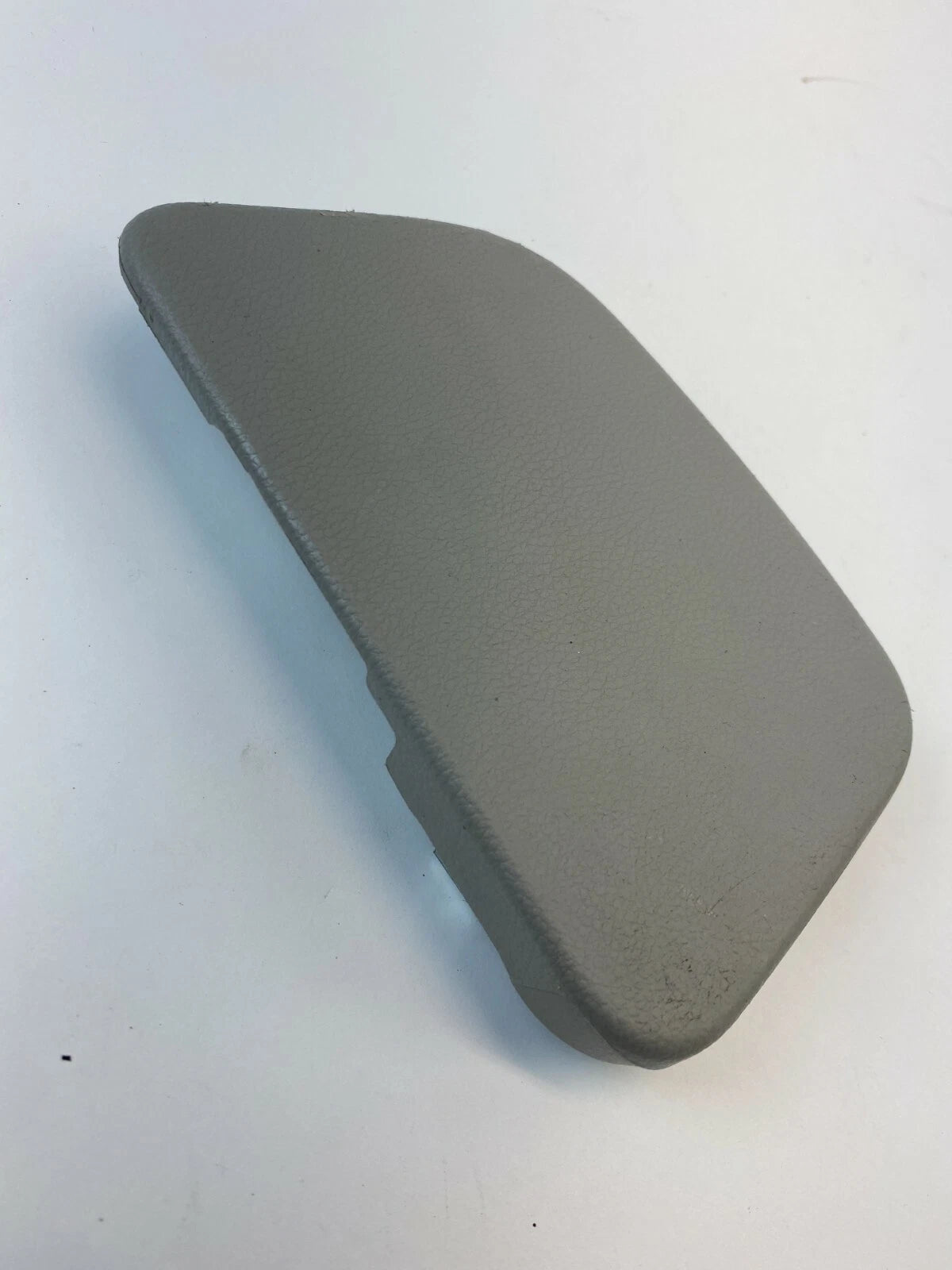 2008 2009 2010 SATURN VUE RIGHT PASSENGER SEAT BELT COVER TRIM CAP LID 96838889