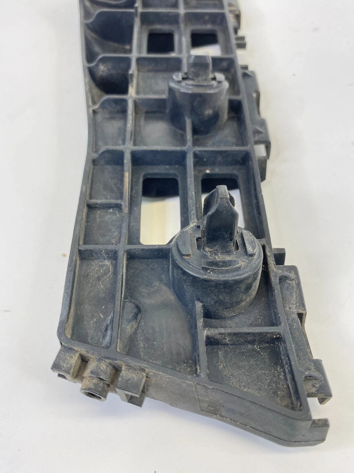 2010-2015 TOYOTA PRIUS FRONT RIGHT PASSENGER BUMPER RETAINER SUPPORT BRACKET OEM