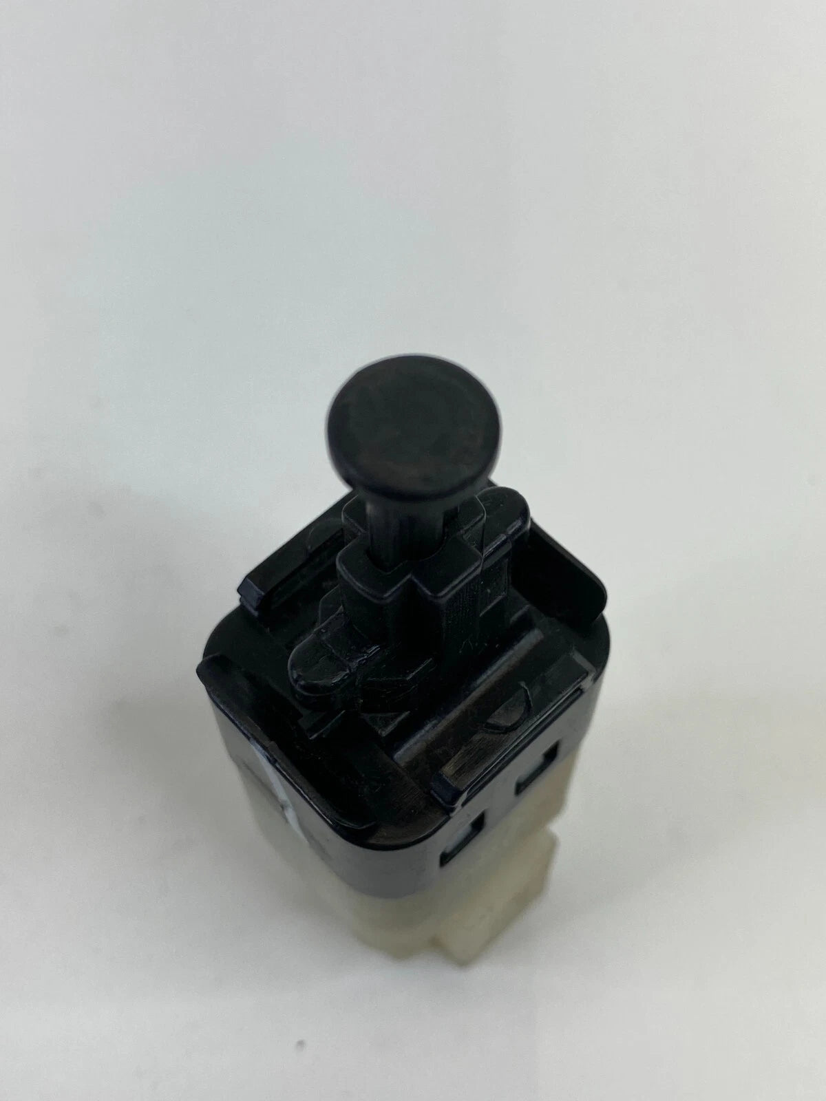2007-2011 CHEVROLET AVEO5 BRAKE LIGHT STOP LAMP STOPLAMP SWITCH BUTTON OEM