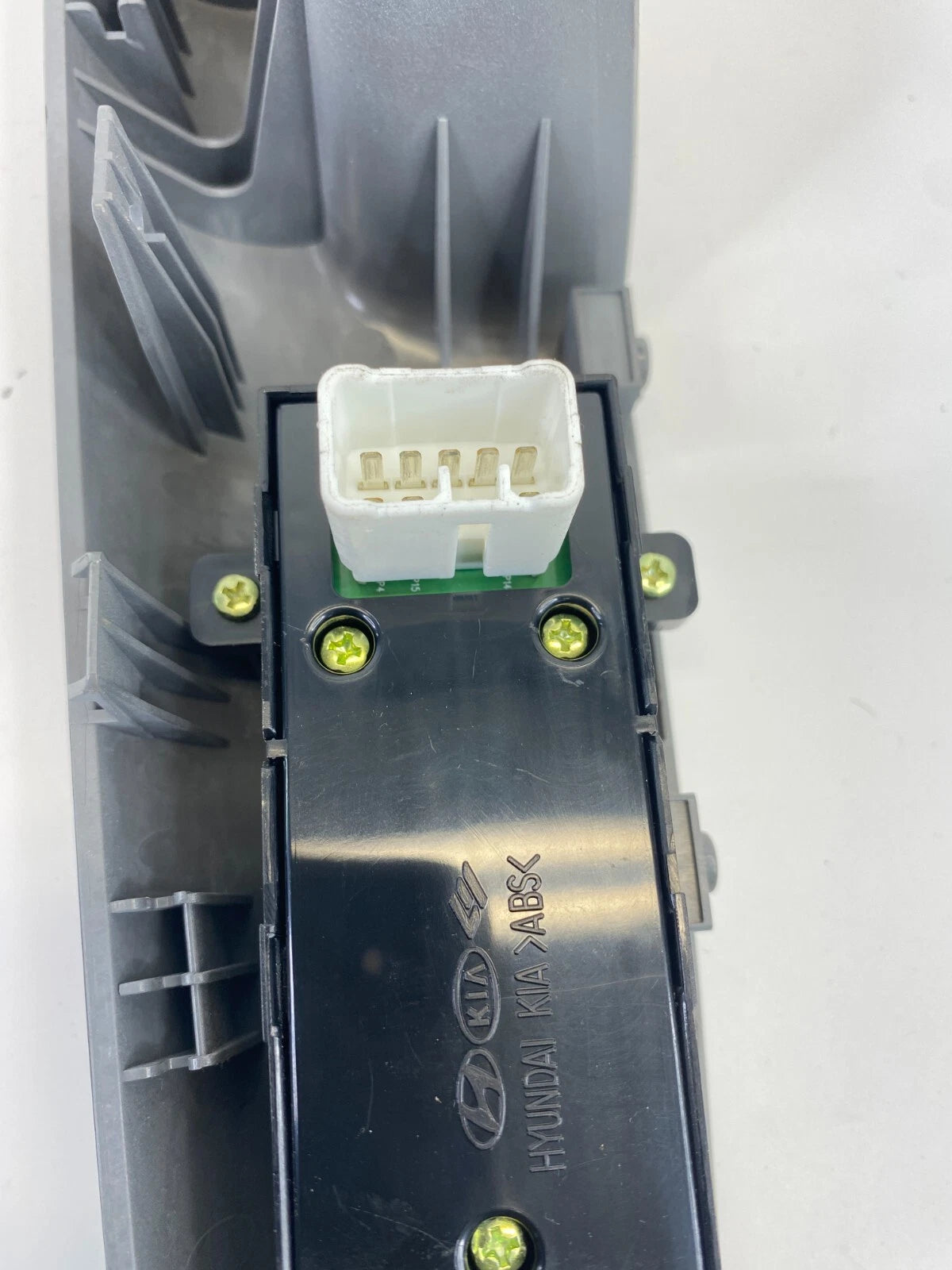 2009 2010 2011 KIA BORREGO REAR RIGHT DOOR PASSENGER WINDOW SWITCH W/ BEZEL OEM