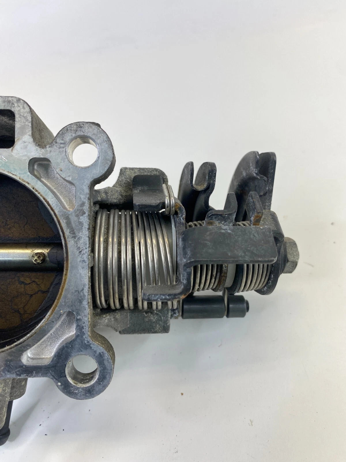 06-12 HYUNDAI ELANTRA 2.0L FWD THROTTLE BODY & POSITION SENSOR 35170-26910 OEM