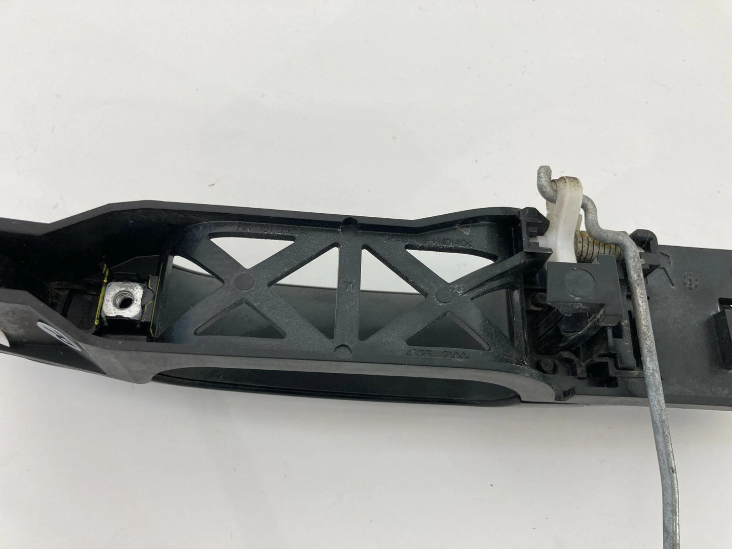 2007-2009 SATURN AURA FRONT RIGHT PASSENGER SIDE EXTERIOR DOOR HANDLE ASSEMBLY