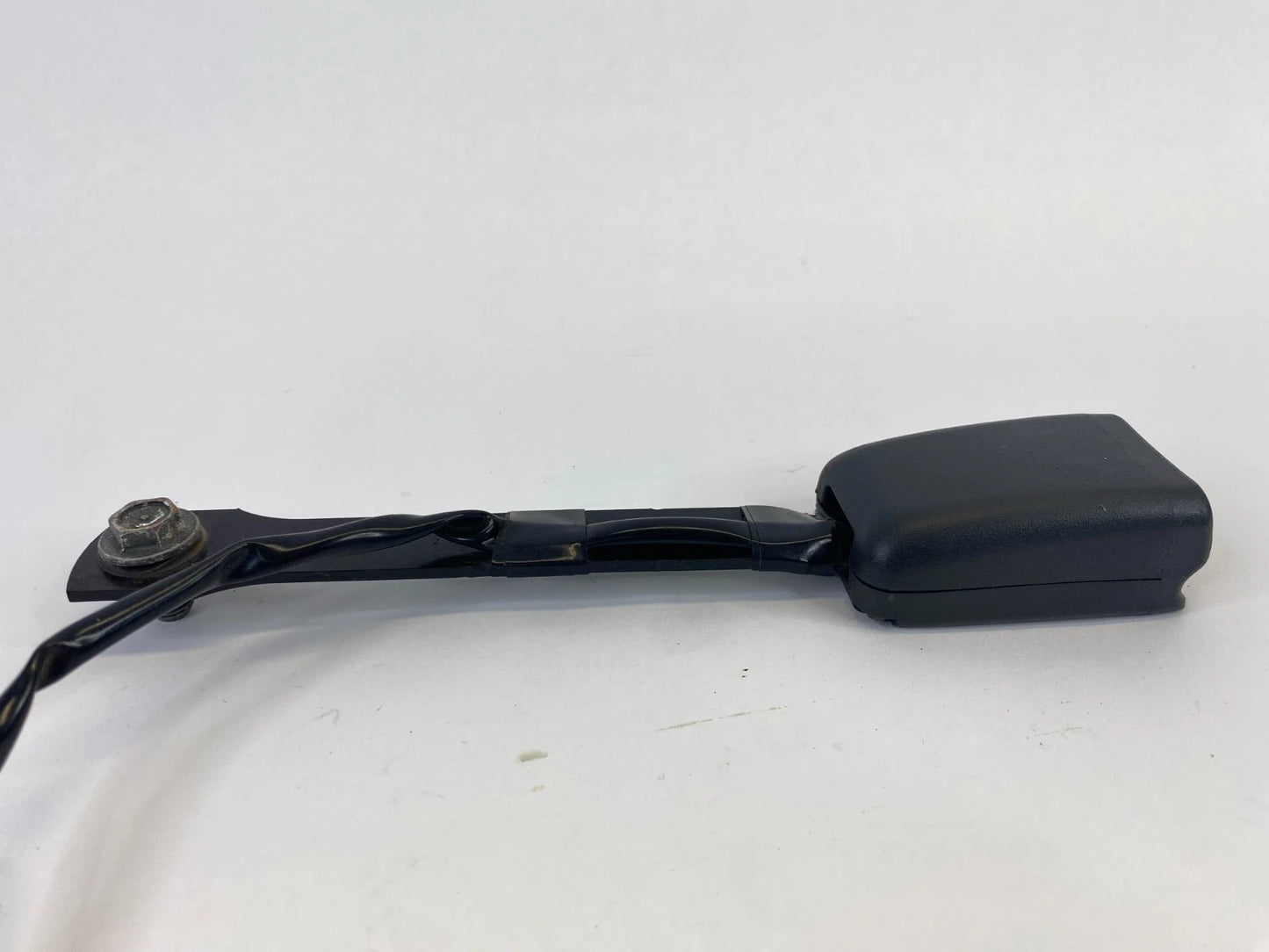 2013-2019 NISSAN SENTRA FRONT LEFT DRIVER SEAT BELT BUCKLE RECEIVER OEM