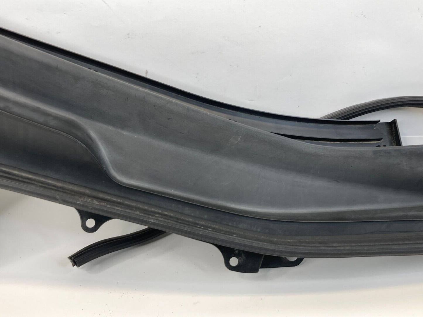 06-10 Infiniti M35 Front Windshield Wiper Cowl Trim Cover Panel 66862-EH100 OEM