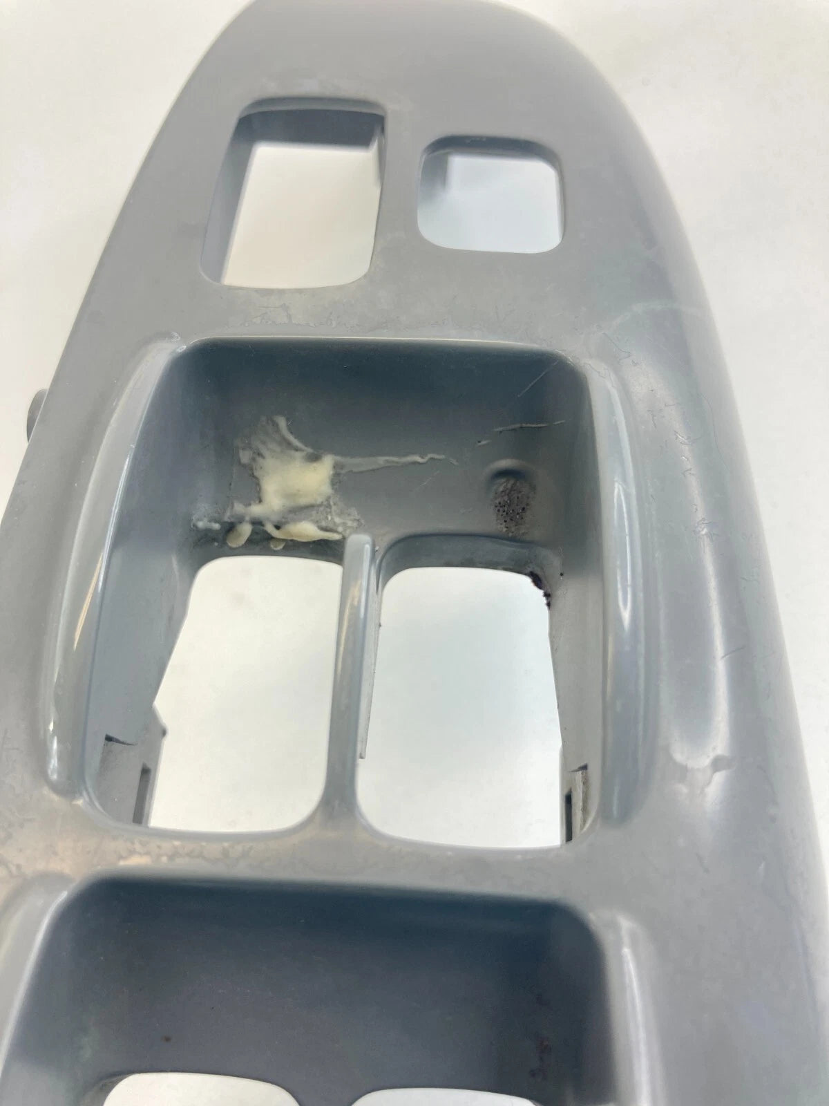 2006-2012 KIA SEDONA FRONT LEFT MASTER POWER WINDOW SWITCH BEZEL COVER 201003442