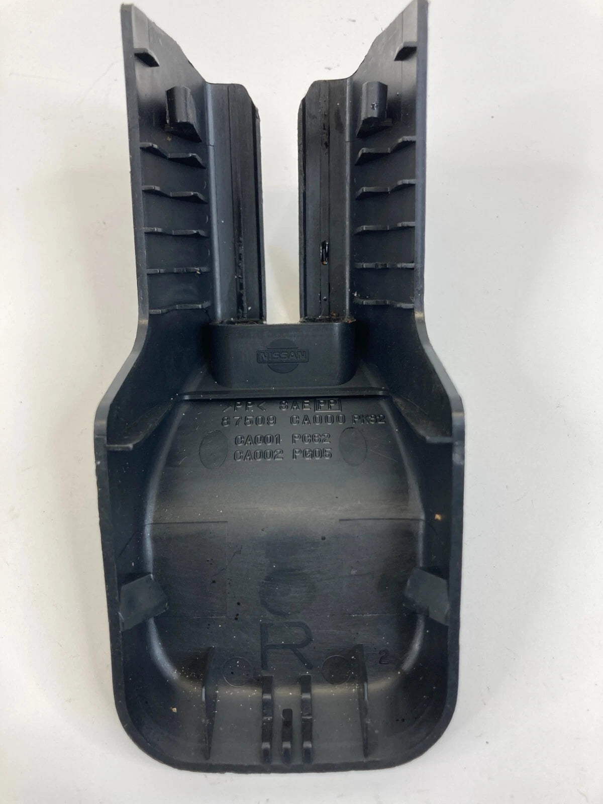 2003-2007 NISSAN MURANO REAR SEAT RIGHT SIDE RAIL TRACK COVER TRIM 87509-CA000