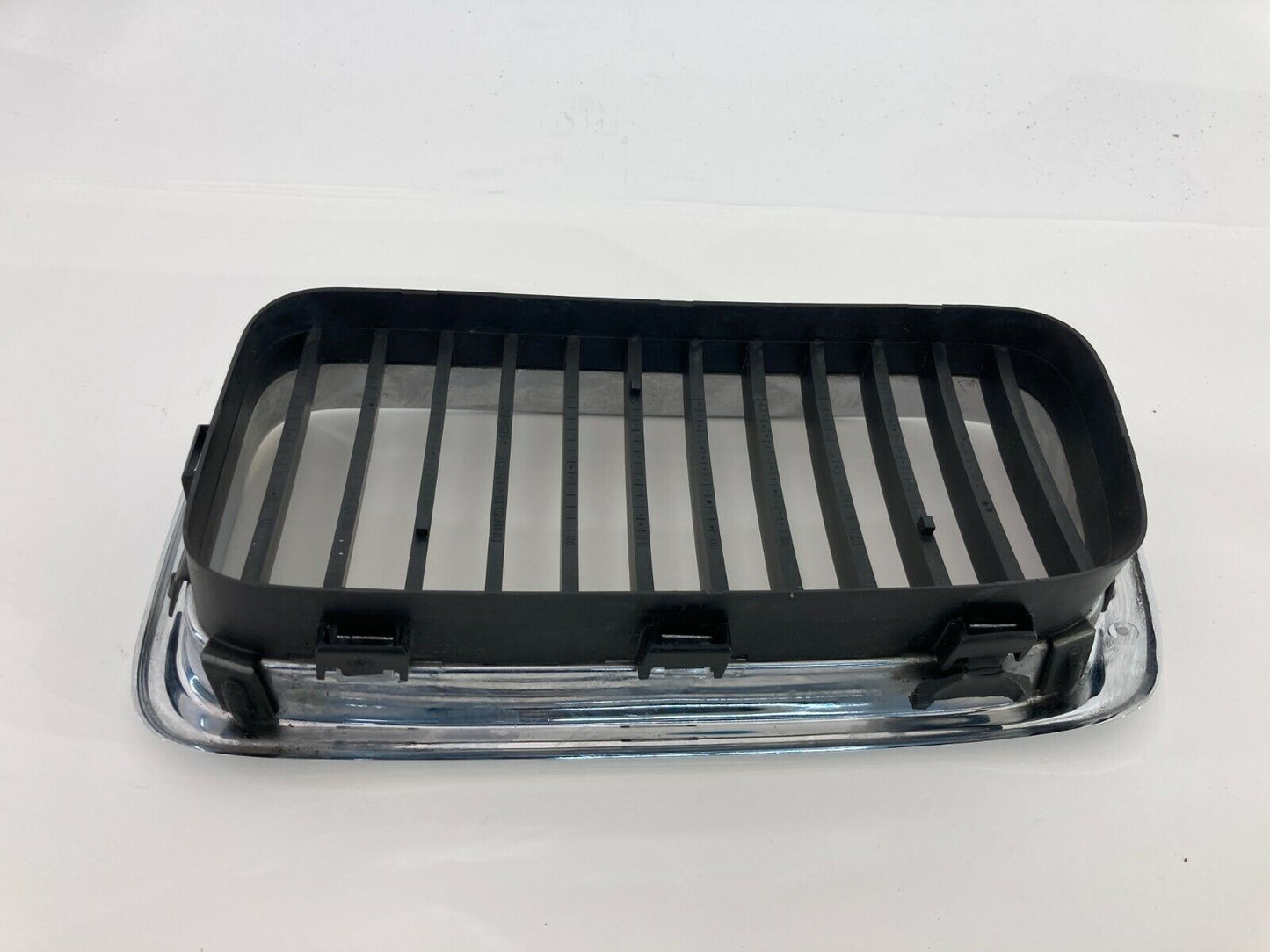 1995-1998 BMW 740i 740iL Front Bumper Right Grill Grille 51-13-8125812 OEM