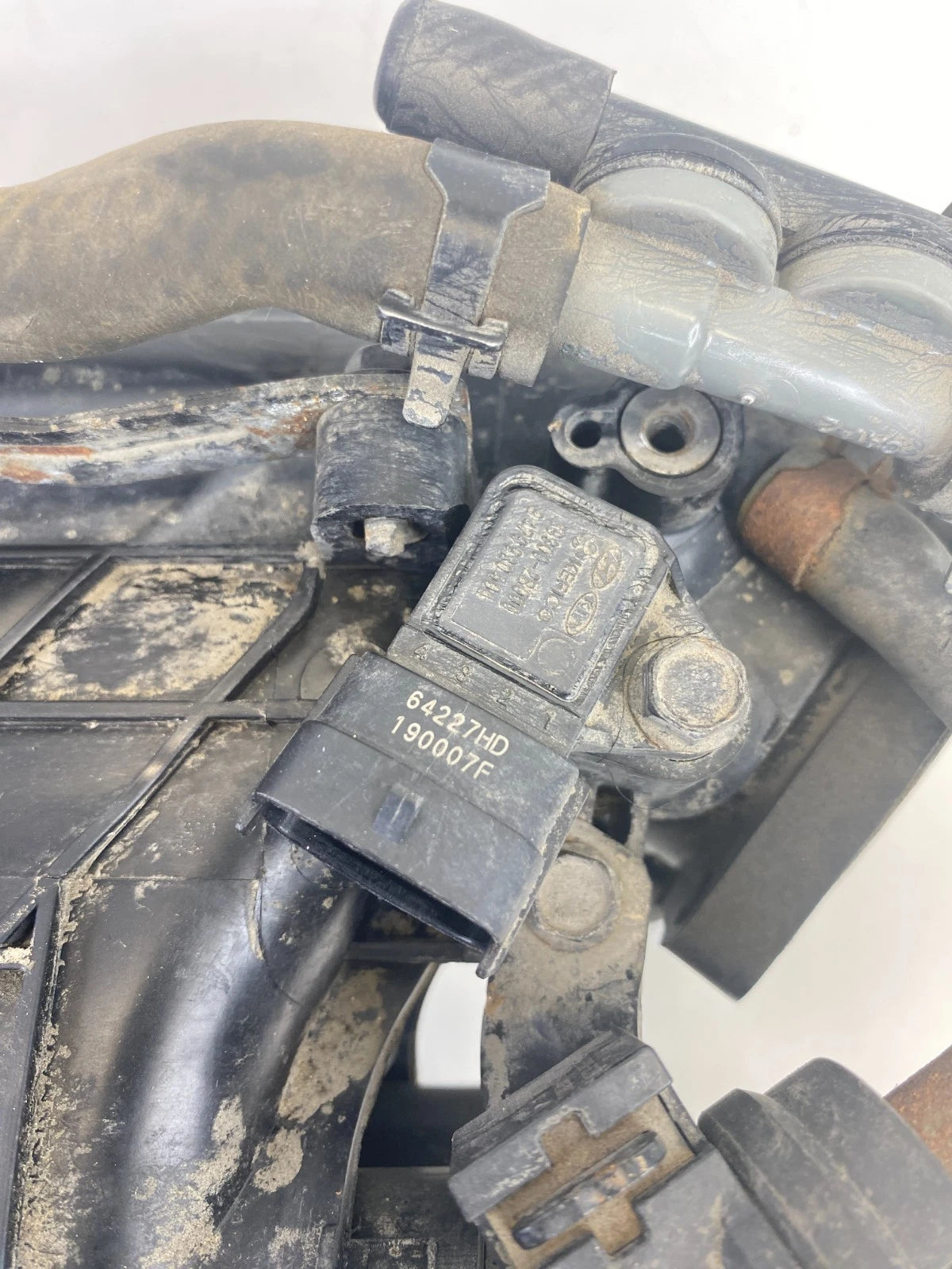 15 16 17 18 19 20 21 KIA SEDONA 3.3L V6 UPPER AIR INTAKE MANIFOLD ASSEMBLY OEM