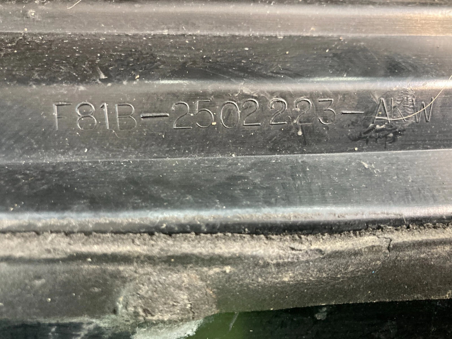 1999-2001 FORD F-250 F250 SUPER DUTY WINDSHIELD LEFT WIPER COWL F81B-2502223AKW