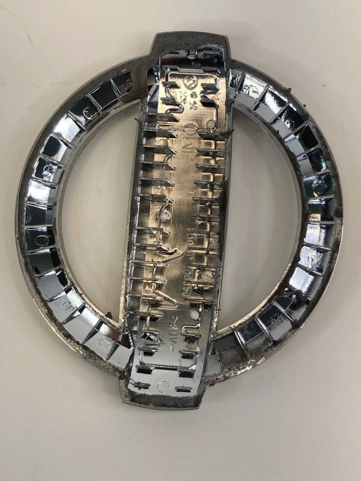 08-13 NISSAN ROGUE REAR TAILGATE EMBLEM BADGE LOGO CHROME 84890-JM00A OEM