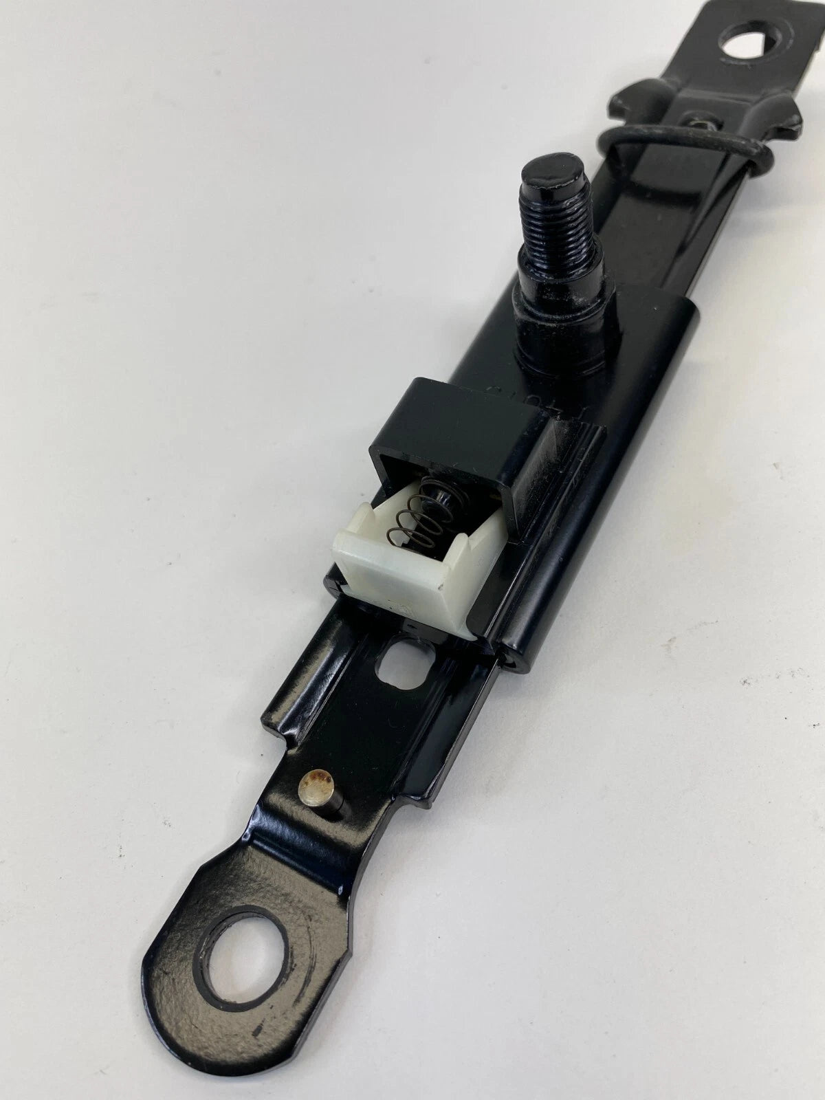 2006-2012 HYUNDAI SONATA FRONT RIGHT SEAT BELT HEIGHT ADJUSTER SLIDER UNIT OEM