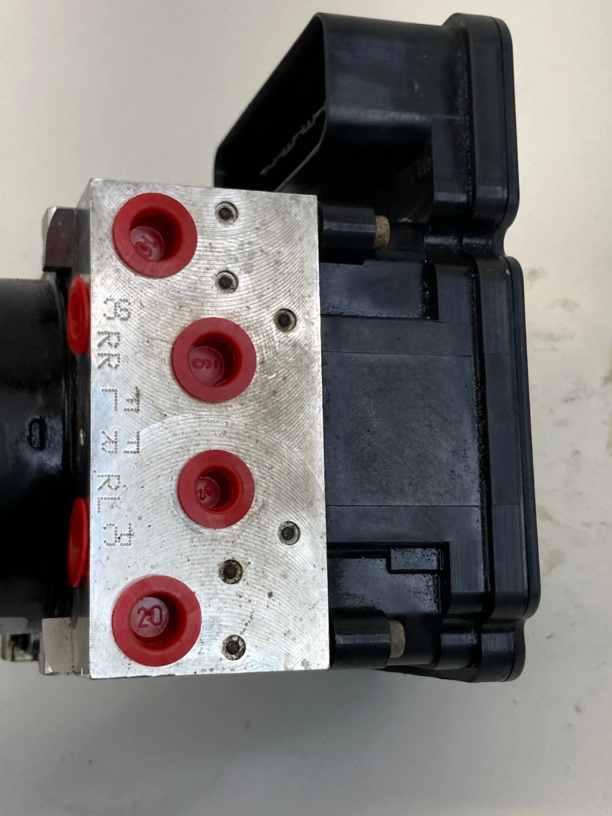 2011-2014 Volvo S60 2.5L L5 AT FWD ABS Anti Lock Brake Pump Module 31329137 OEM