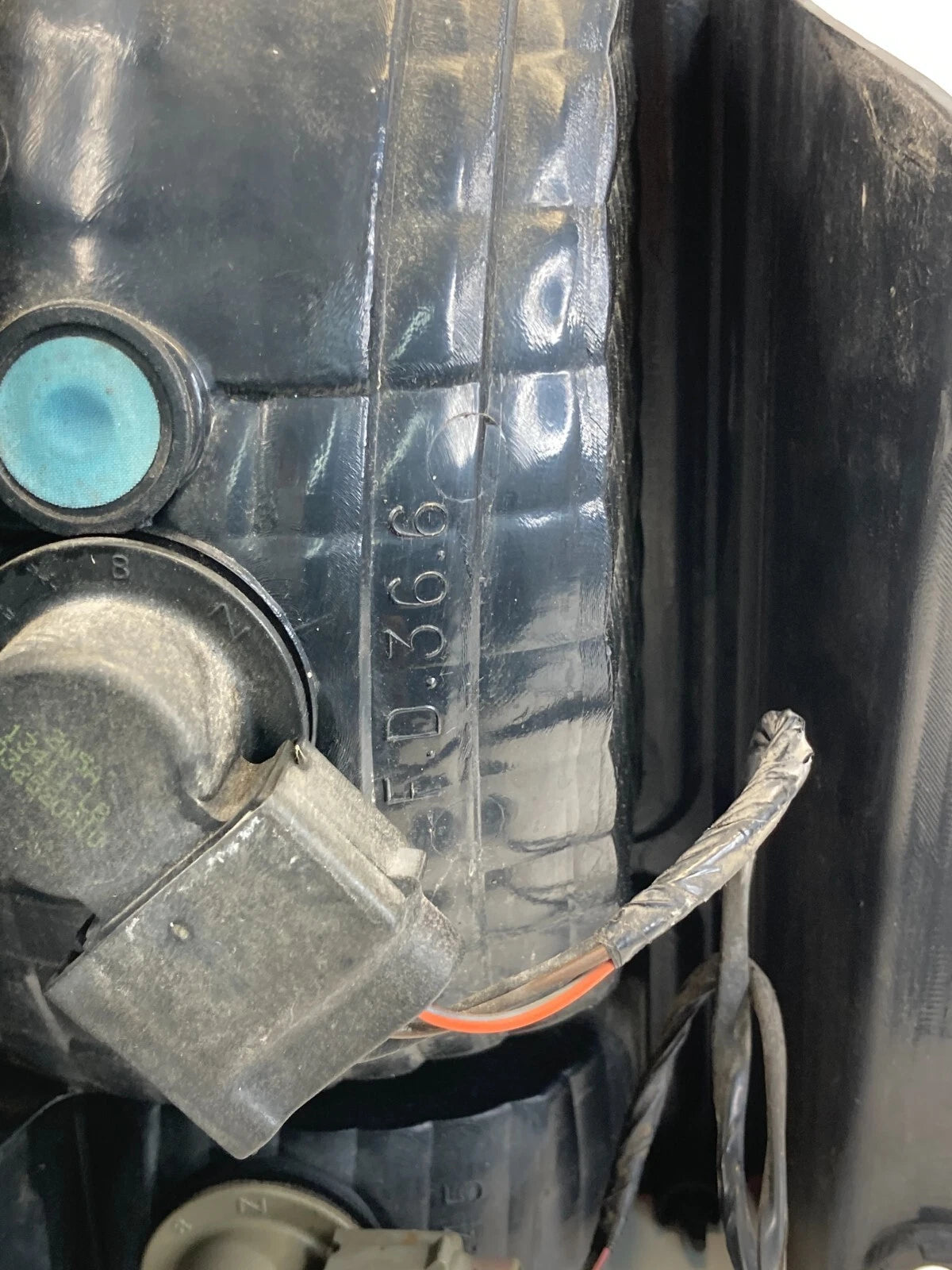 2003-2006 FORD EXPEDITION PASSENGER RIGHT TAILLIGHT LAMP UNIT 2LIX-I3B504-A OEM