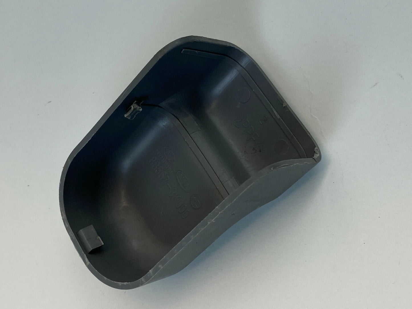 07 08 HYUNDAI ELANTRA SEDAN FRONT SEAT TRACK CAP COVER TRIM PANEL 88567-3K000