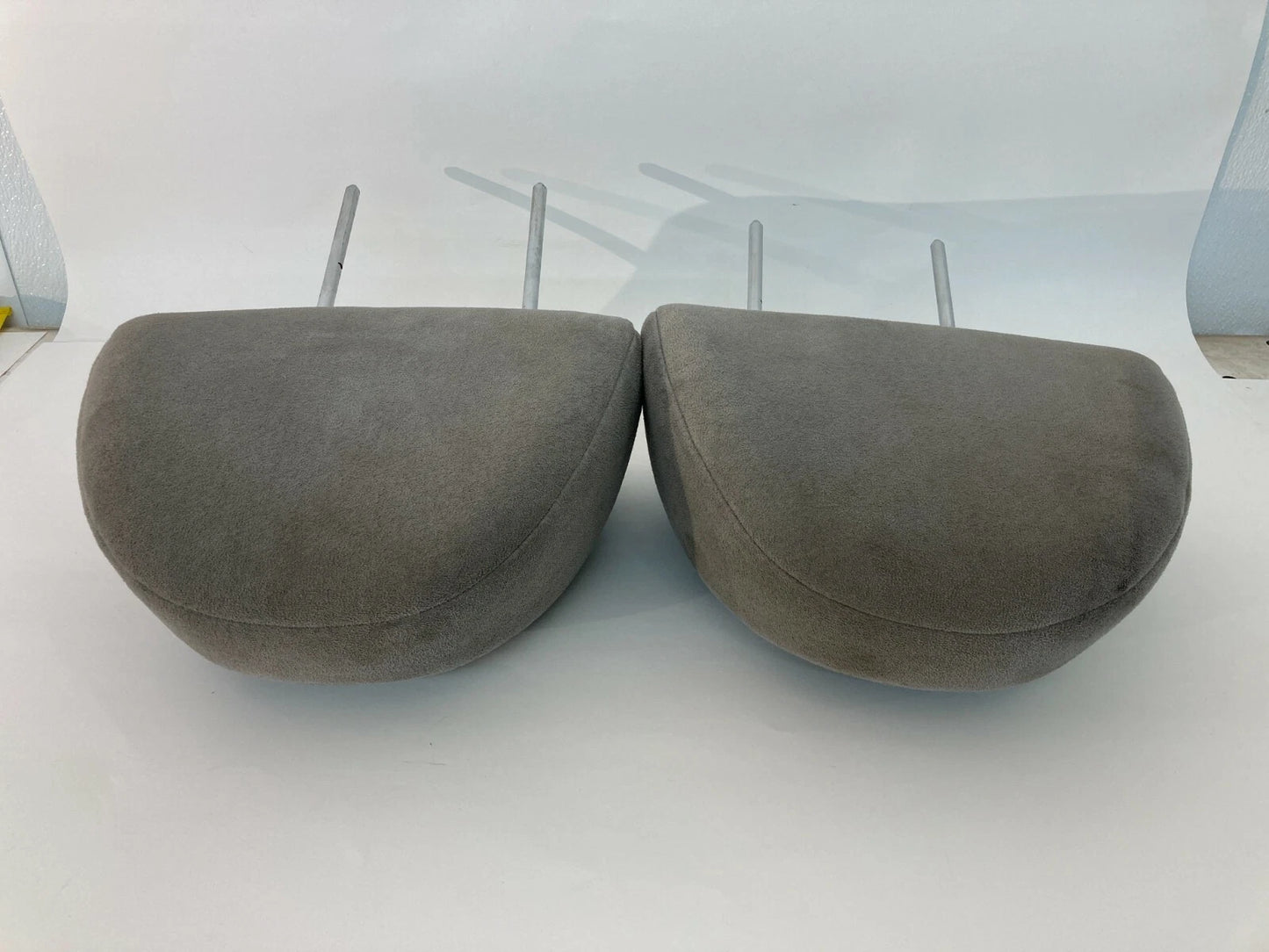 2007-2010 HYUNDAI ENTOURAGE FRONT SEAT LEFT & RIGHT HEADREST HEAD REST SET PAIR