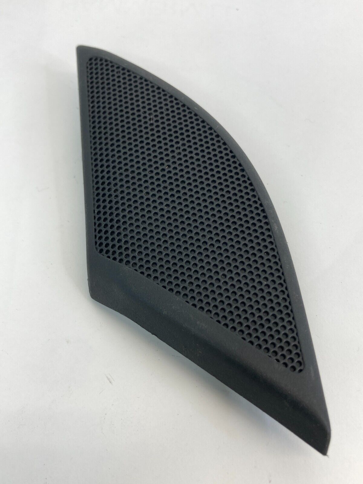 2008-2010 Saturn Vue Rear Right Side Door Audio Speaker Cover Grille 96627976