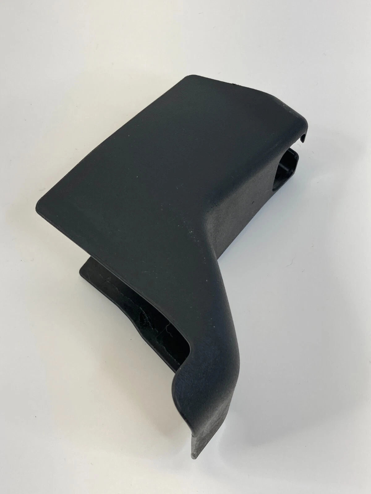 2009-2013 SUBARU FORESTER RIGHT SEAT OUTER TRACK END COVER TRIM CAP 64115SC020