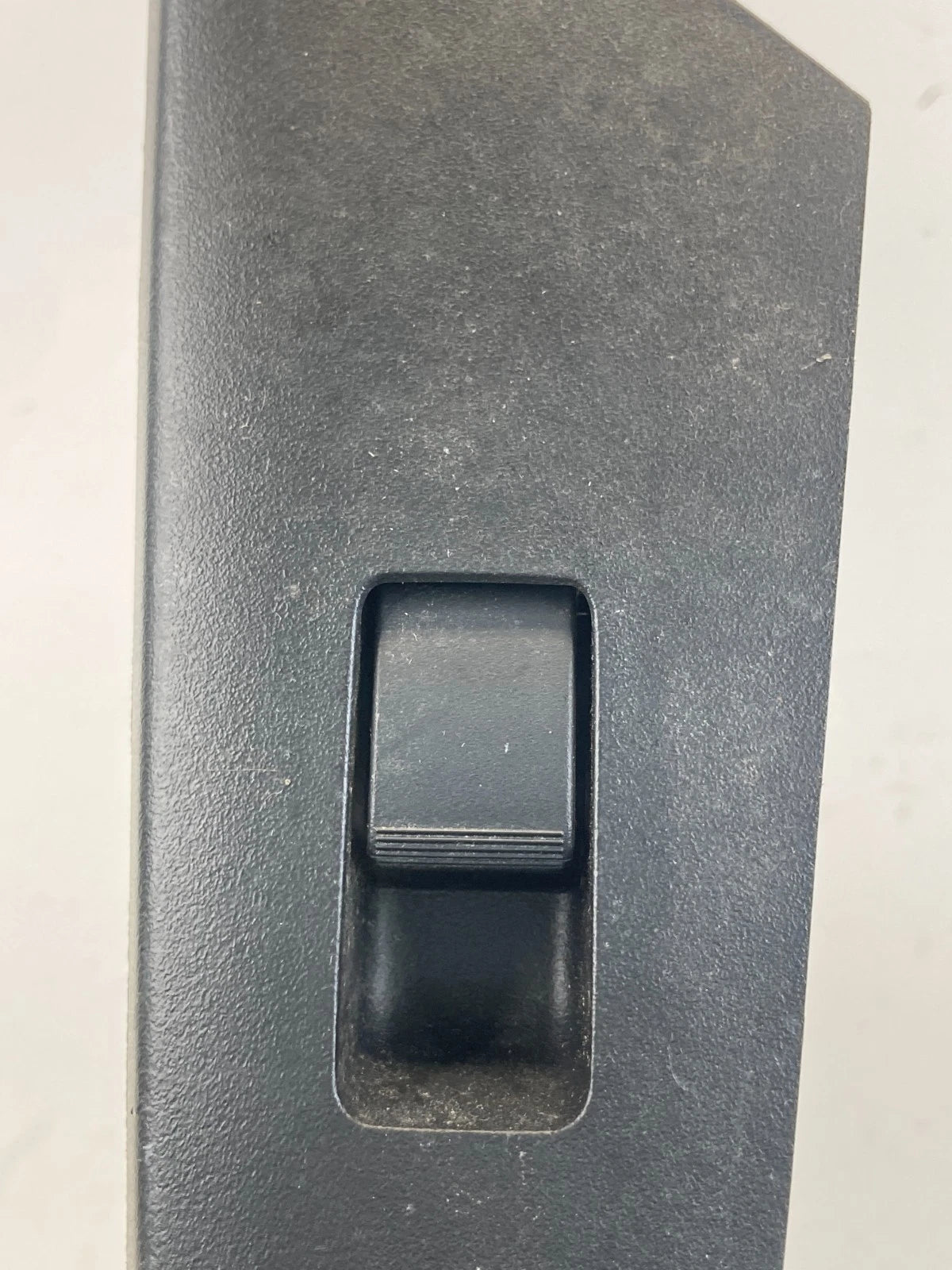 10-13 MAZDA 3 MAZDA3 REAR LEFT DOOR WINDOW CONTROL SWITCH W/ BEZEL BBM4-68-5L6