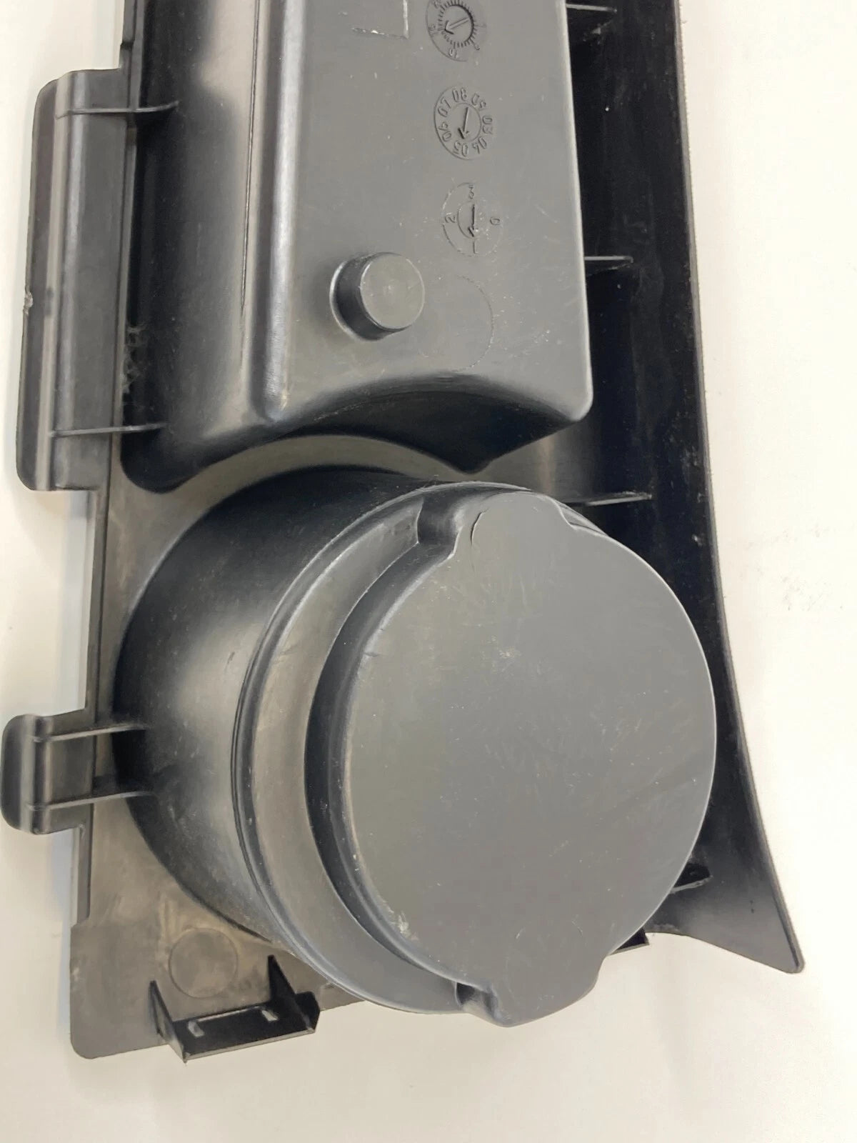 2004-2007 CADILLAC SRX REAR LEFT SIDE SEAT THIRD ROW CUP HOLDER ASSEMBLY OEM