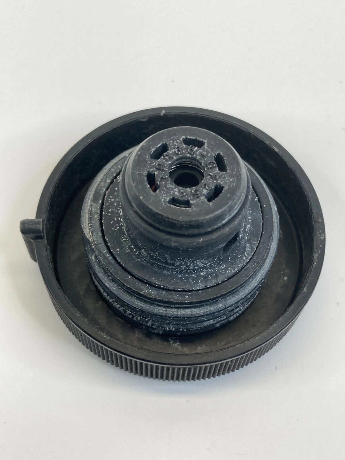 2010-2022 TOYOTA PRIUS 1.8L L4 RADIATOR COOLANT RESERVOIR TANK FLUID COVER CAP