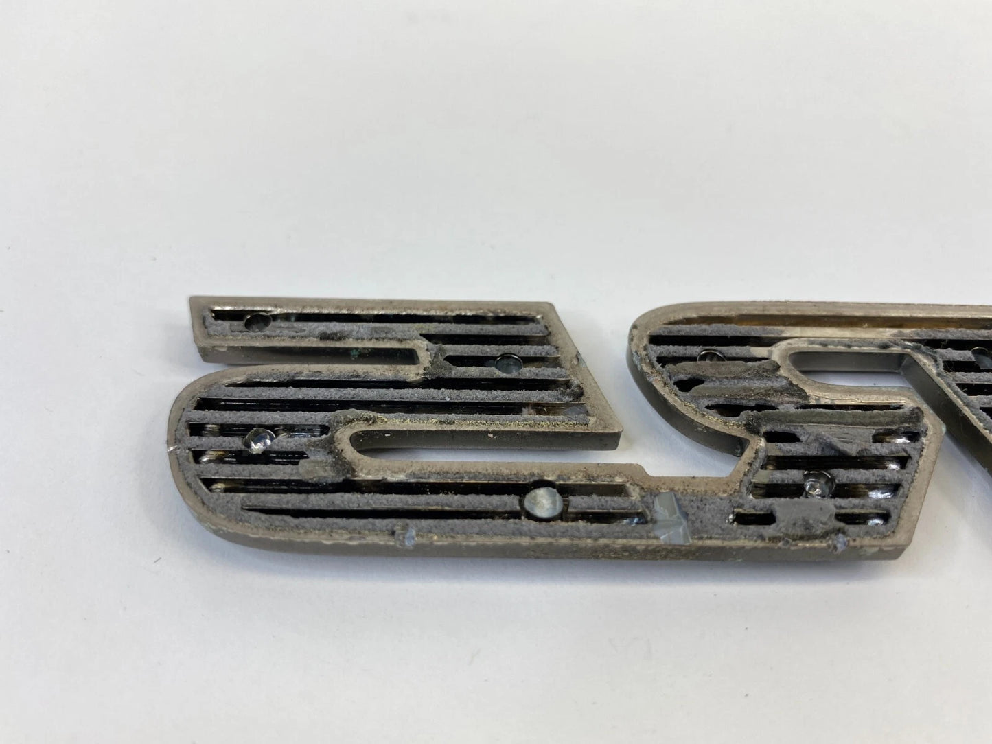 01-07 TOYOTA SEQUOIA REAR PILLAR SIDE EMBLEM LOGO BADGE SYMBOL NAMEPLATE SR5 OEM