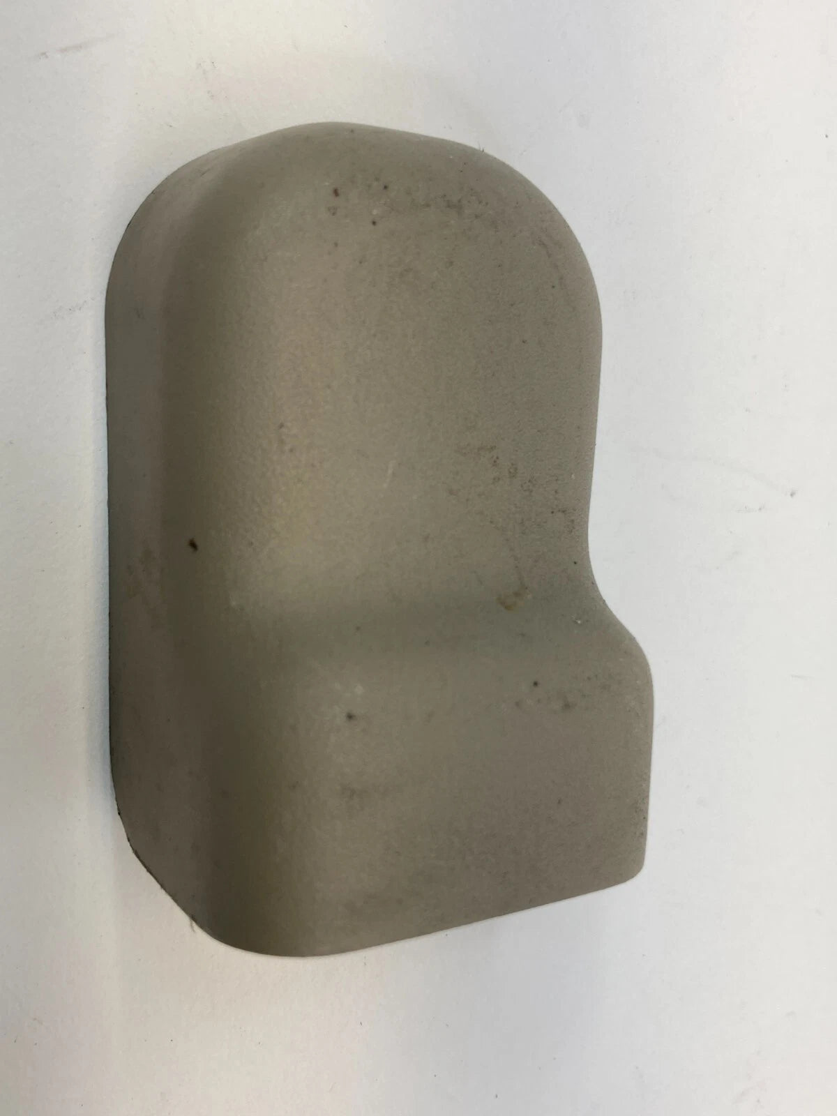 2007-2011 HYUNDAI ELANTRA SEDAN FRONT SEAT TRACK COVER TRIM CAP 88567-3K000 OEM