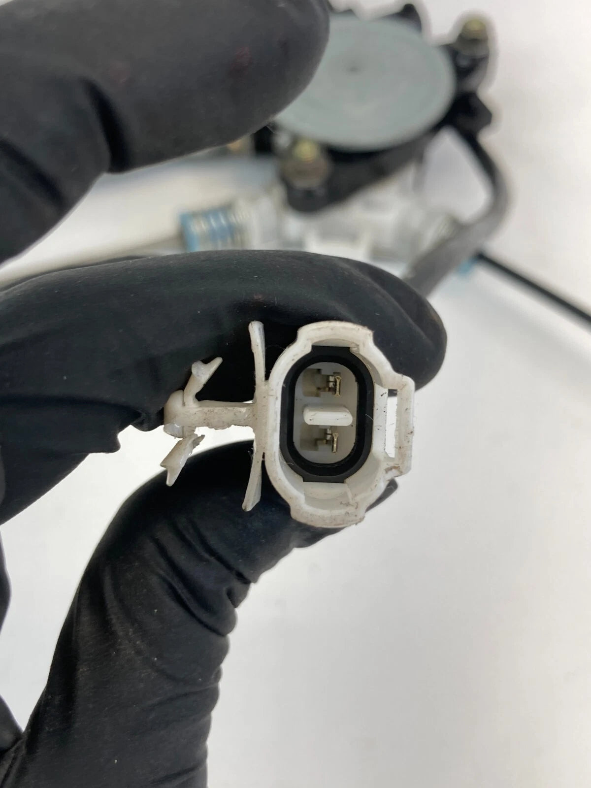 2001-2006 SUZUKI GRAND VITARA FRONT LEFT WINDOW REGULATOR W/ MOTOR 83460-65D00