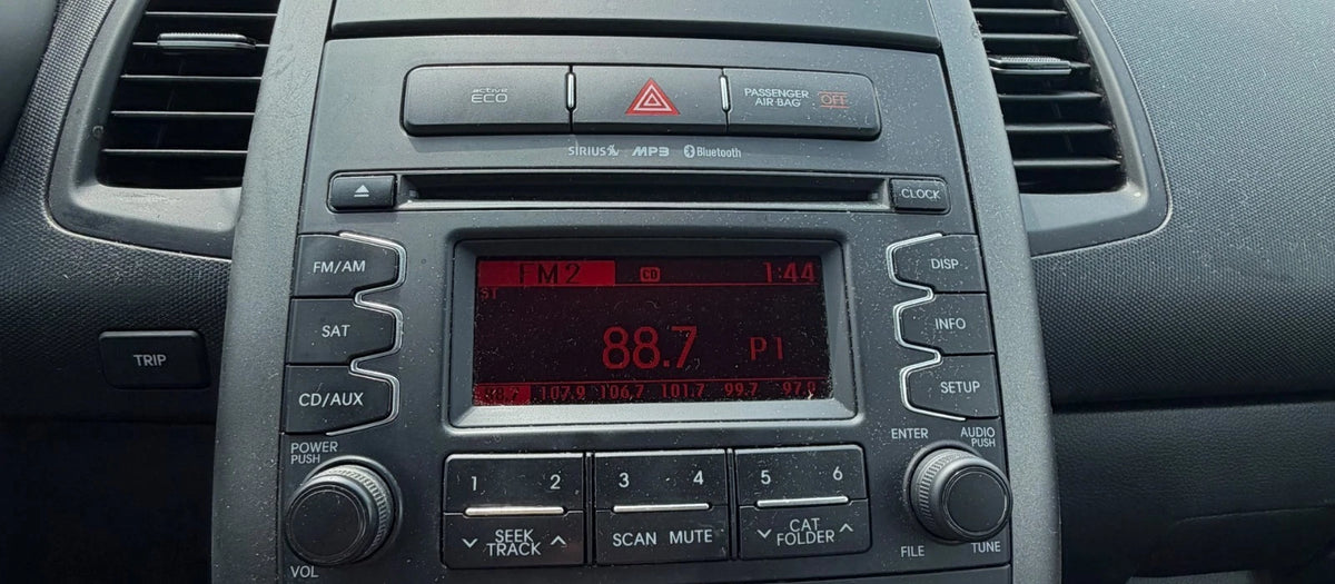 12 13 KIA SOUL AM/FM RADIO STEREO DISC CD MP3 SIRIUS PLAYER 96170-2K110WK OEM