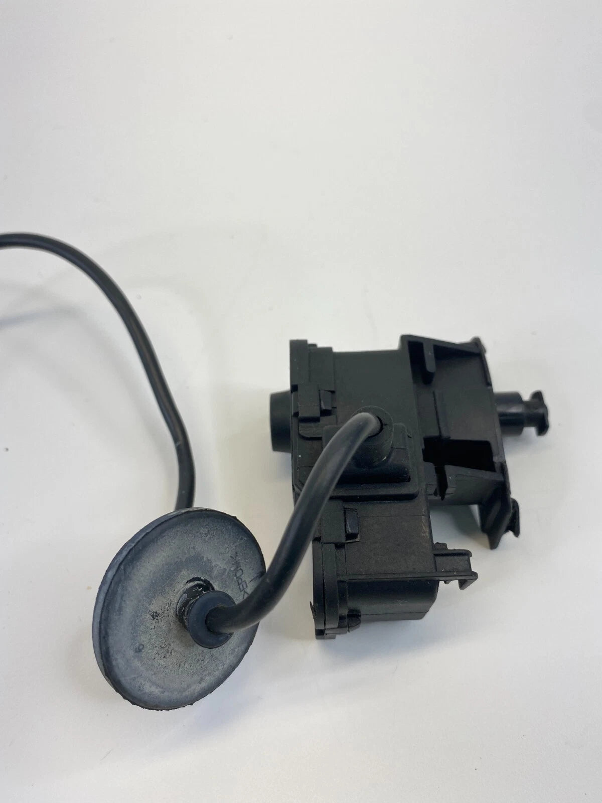 11-18 VOLKSWAGEN JETTA SEDAN FUEL TANK FILLER DOOR LOCK ACTUATOR 5C6810773 OEM