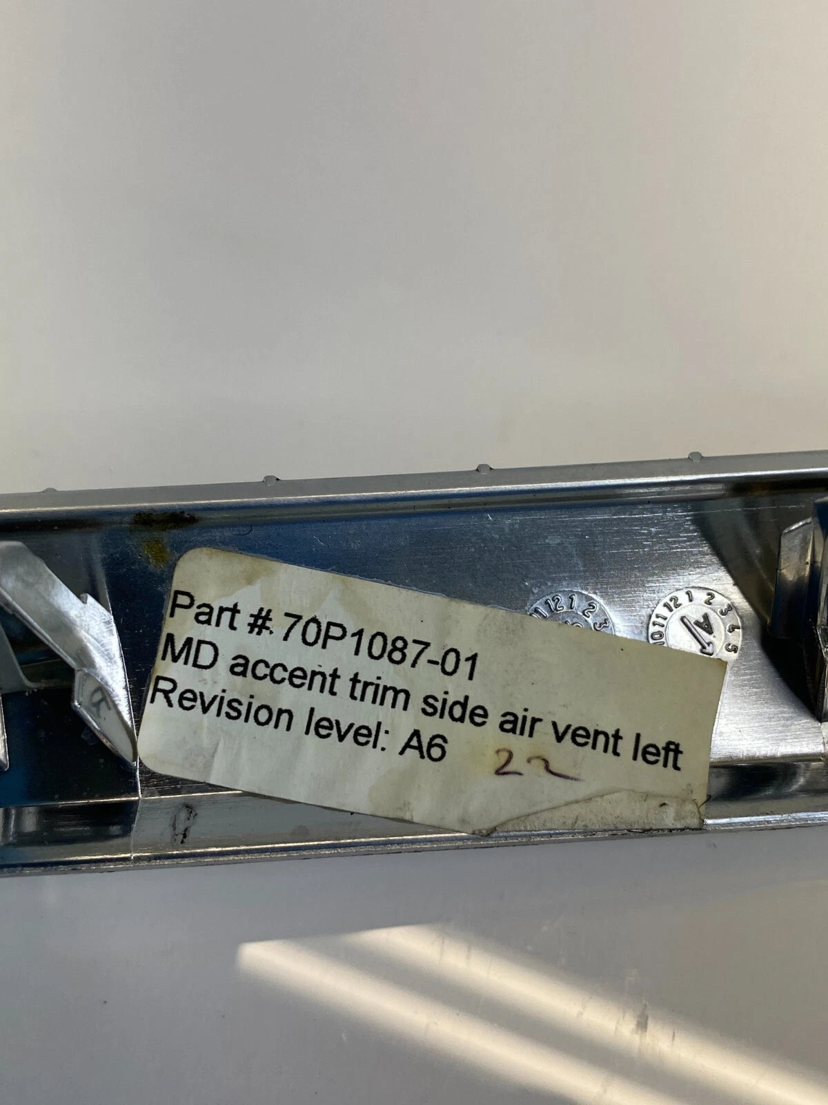 2007-2013 BMW X5 DASH LEFT DRIVER AIR VENT TRIM COVER PANEL MOLDING 70P1087-01